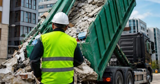 Вывоз строительного мусора в Сыктывкаре: услуги лицензированной компании — ПроМусор